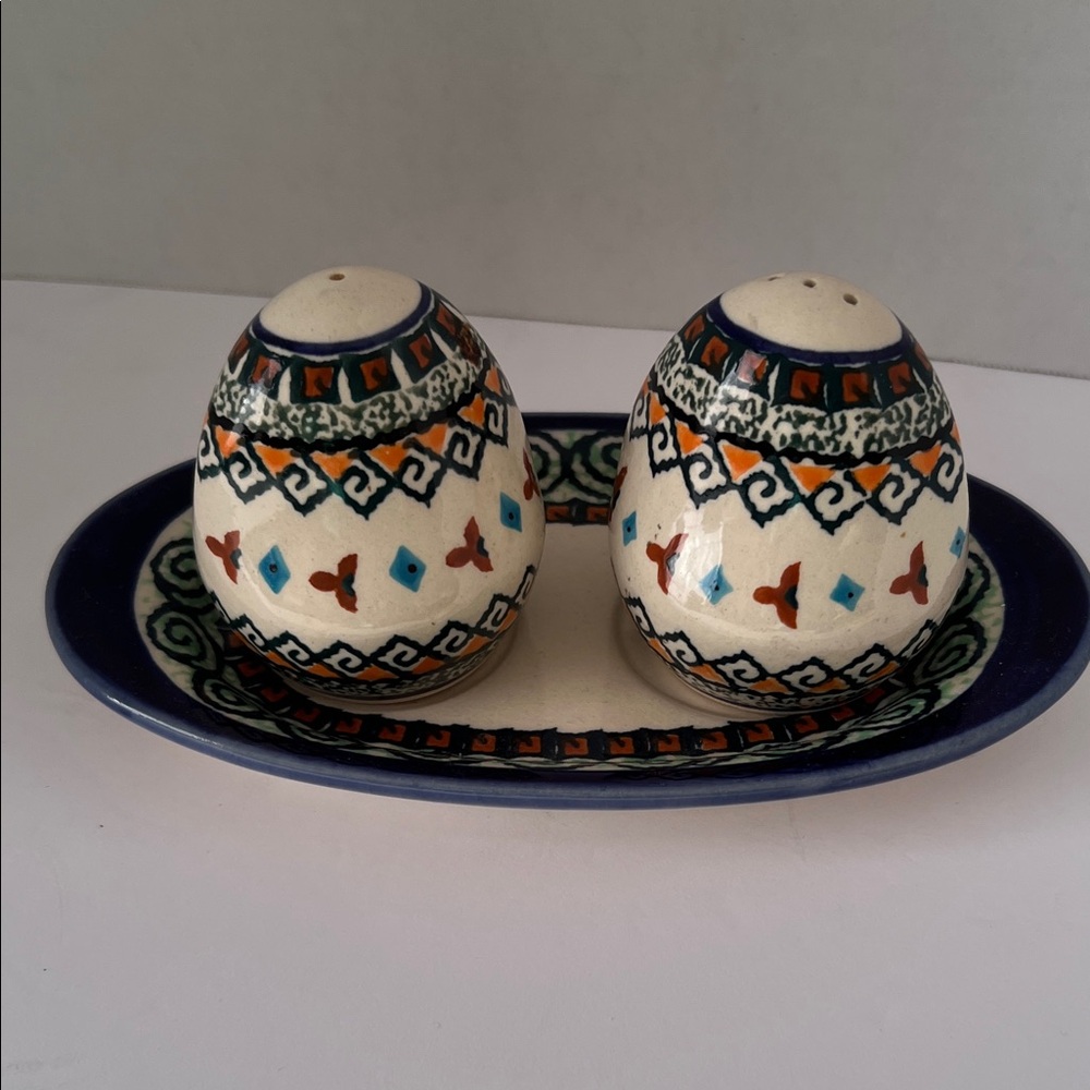 Polish Unikat Salt and Pepper Shakers with‎ Tray
